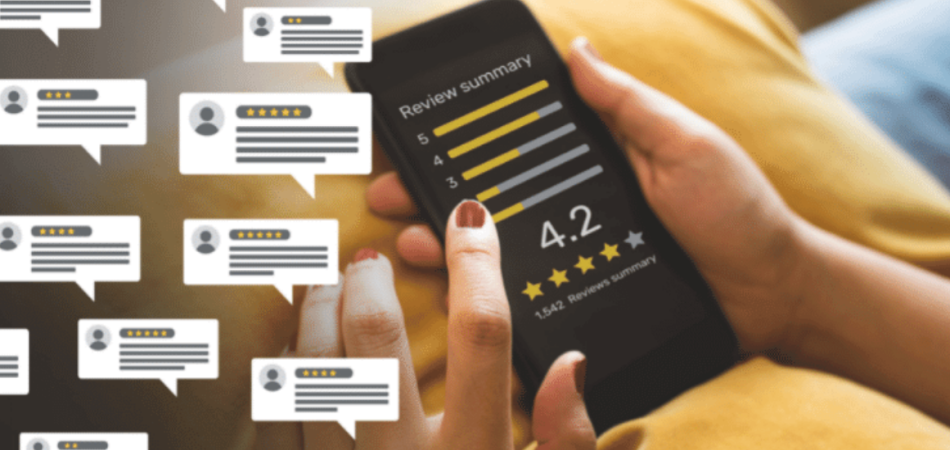 Overzicht van online reviews en sterrenbeoordelingen op een smartphone